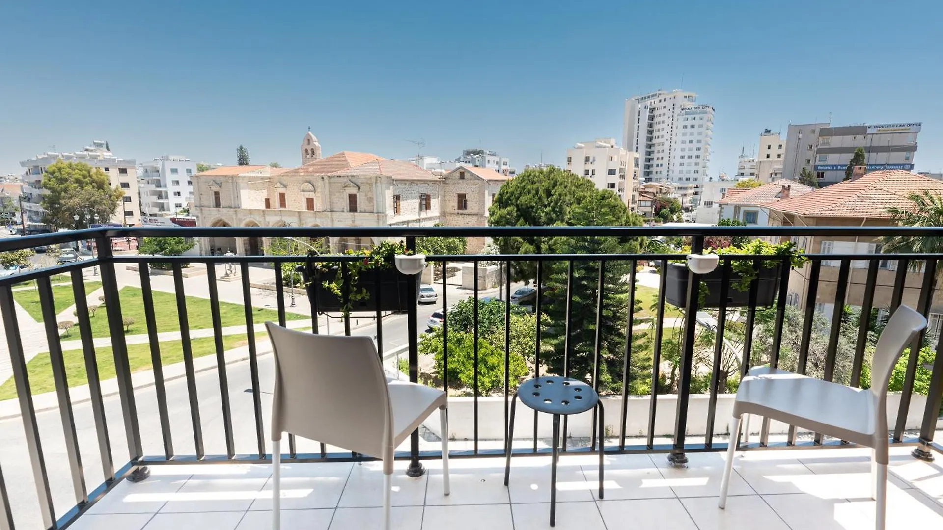 Rise Urban Art Hotel 3*, Larnaca